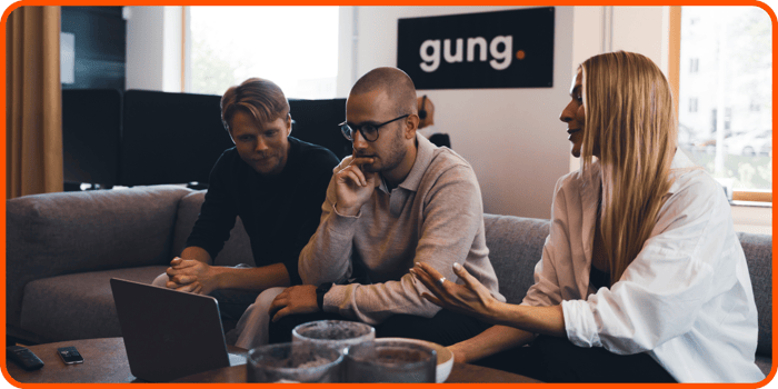 Gruppbild med Simon, Malte och Julia på Gung