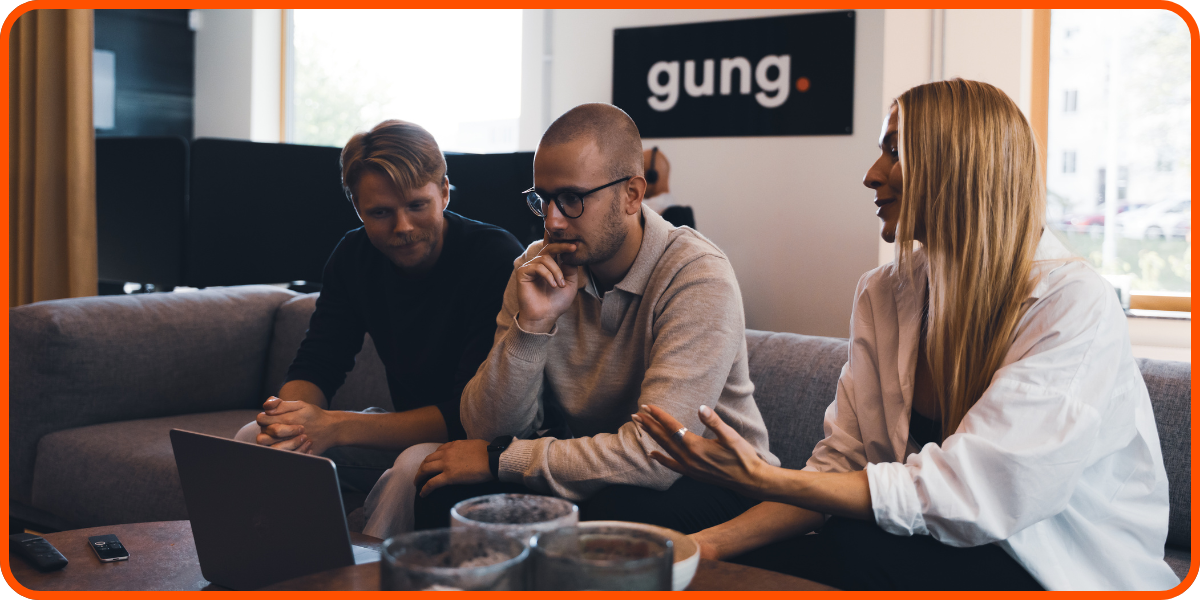 Gruppbild med Simon, Malte och Julia på Gung